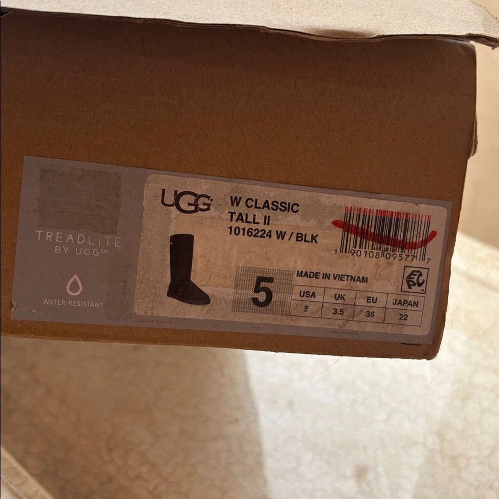 Ugg tall classic boots - Picture 6 of 6